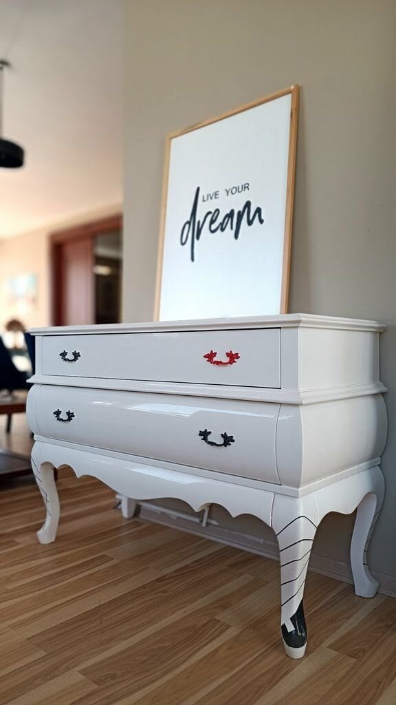 Showroom Ürün White Swan Chest